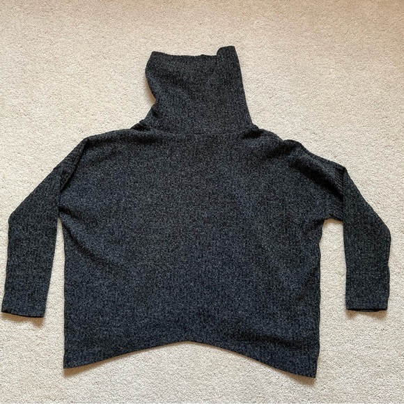 Clara Sun Woo sweater - Picture 2 of 11